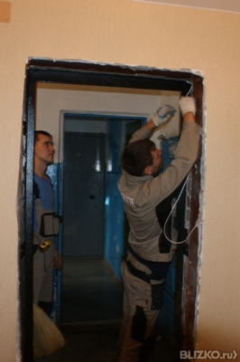 как аккуратно демонтировать входную дверь типу