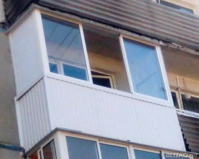 Окно на балкон остекление от компании гринлайн купить в горо.