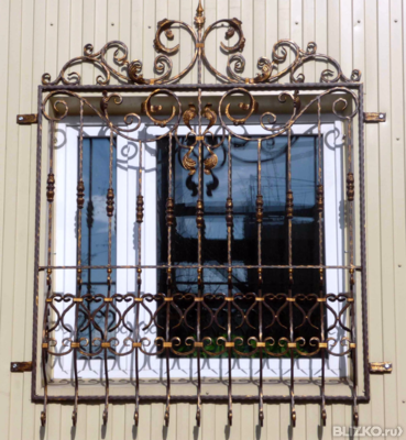 Кованая решетка на окно, стиль "Барокко", цвет Бронза+Золото (34)