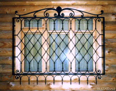 Кованая решетка на окно с диагональным рисунком, Черная (17)