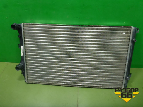 Радиатор охлаждения (1K0121253BB) Skoda Octavia (А5) с 2004-2013г